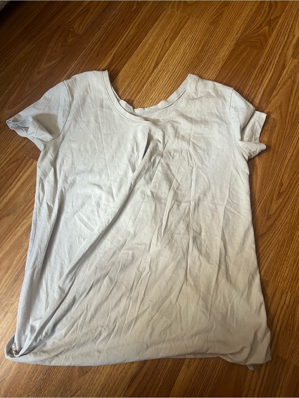 Women's Short Sleeve Crew Neck Tee in Light Gray
